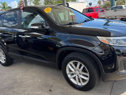 Used 2015 Kia Sorento LX image 3