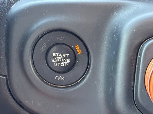 Used 2018 Jeep Wrangler Unlimited Rubicon AWD/4WD image 16