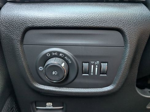 New 2025 Jeep Grand Cherokee Limited w/ Black Appearance Package image 34