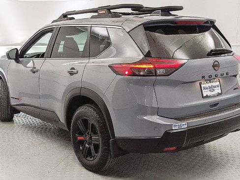 Used 2025 Nissan Rogue SV AWD/4WD image 4