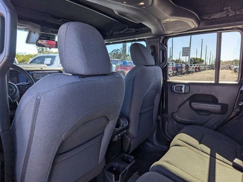 Used 2024 Jeep Wrangler Willys image 18