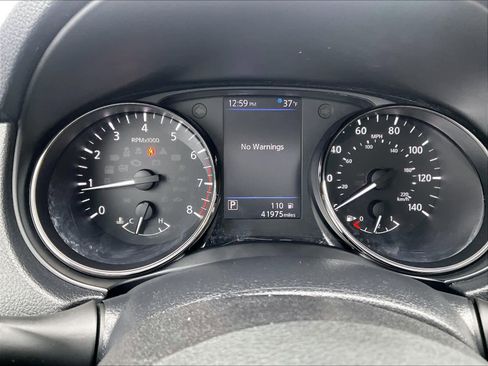 Used 2018 Nissan Rogue SV w/ Premium Package image 24