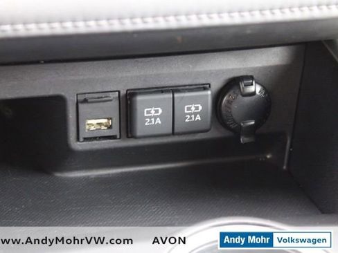 Used 2021 Toyota Highlander XLE AWD/4WD image 45