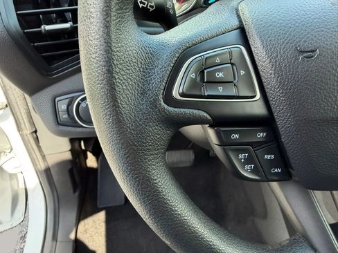 Used 2018 Ford Escape SE FWD image 15