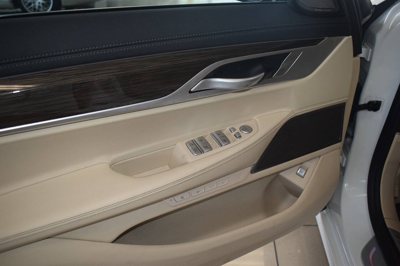 Used 2019 BMW 740i RWD image 25