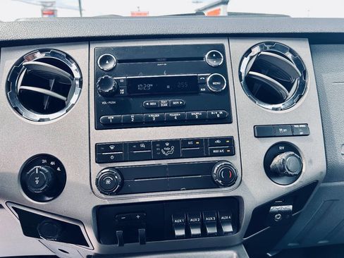 Used 2014 Ford F250 XLT w/ XLT Interior Package image 16
