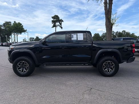 Used 2025 Chevrolet Colorado ZR2 w/ Technology Package AWD/4WD image 9
