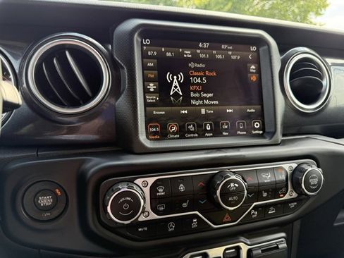 Used 2021 Jeep Wrangler Unlimited Sahara image 23