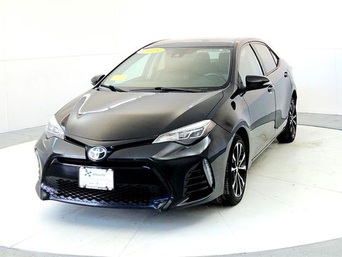 Used 2018 Toyota Corolla SE image 2
