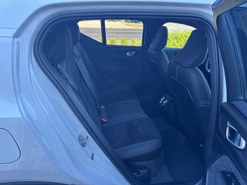 Certified 2025 Volvo XC40 B5 Plus AWD/4WD image 13