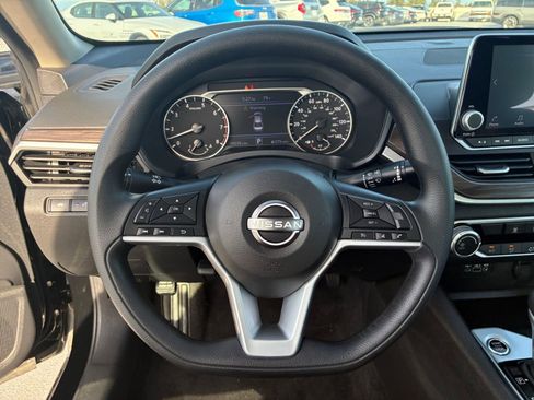 Used 2025 Nissan Altima 2.5 SV image 28