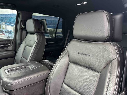 Used 2023 GMC Yukon Denali AWD/4WD image 14