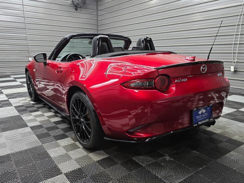 Used 2017 MAZDA MX-5 Miata Club w/ Brembo/BBS Package RWD image 8