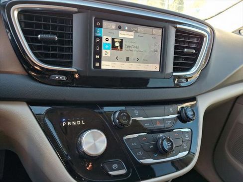 Certified 2023 Chrysler Voyager LX image 28