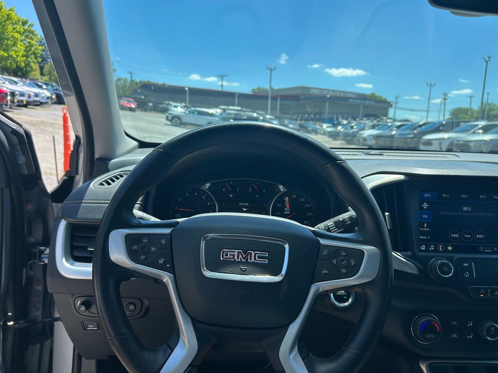 Used 2024 GMC Terrain SLT AWD/4WD image 28