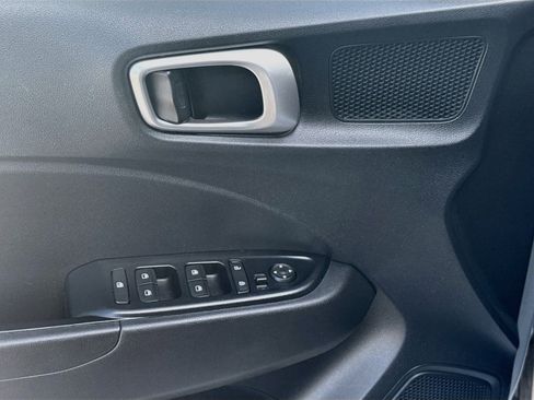 Used 2021 Hyundai Venue SE FWD image 14