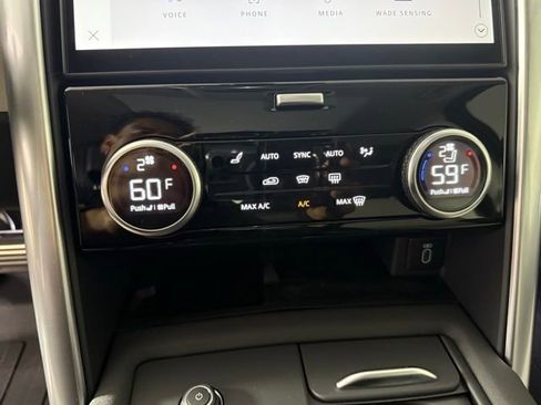 New 2026 Land Rover Discovery Limited Edition image 25