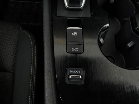 Used 2025 Nissan Rogue SV FWD image 23