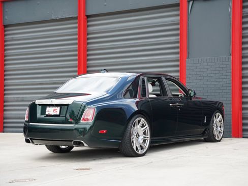 Used 2022 Rolls-Royce Phantom Sedan RWD image 19