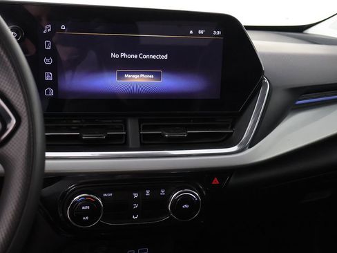 Used 2025 Chevrolet Trax LT FWD image 38