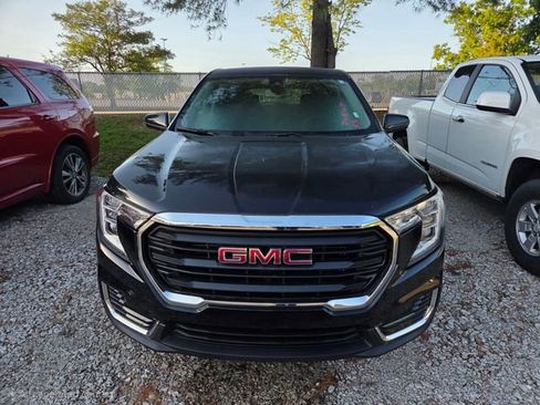 Used 2024 GMC Terrain SLE AWD/4WD image 2