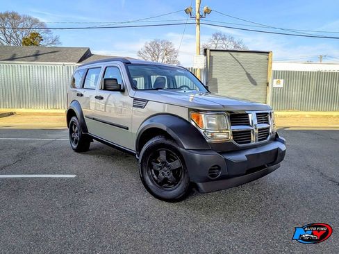 Used 2008 Dodge Nitro SXT image 4