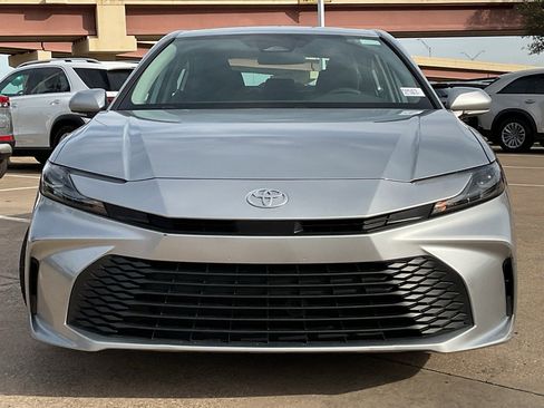 Used 2025 Toyota Camry LE image 3