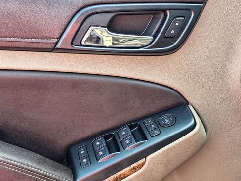 Used 2015 Chevrolet Suburban LTZ image 12