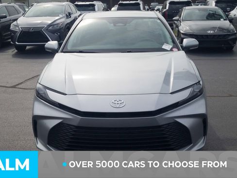 Used 2025 Toyota Camry LE image 3