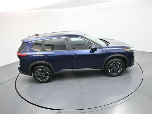Used 2024 Nissan Rogue SV FWD image 30