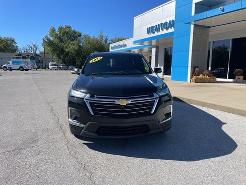Used 2023 Chevrolet Traverse LT image 2