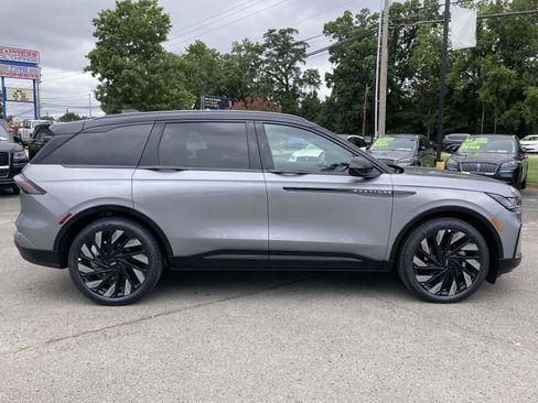 New 2025 Lincoln Nautilus Reserve image 2