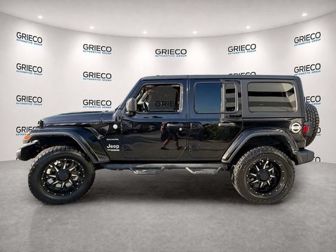 Used 2018 Jeep Wrangler Unlimited Sahara AWD/4WD image 4