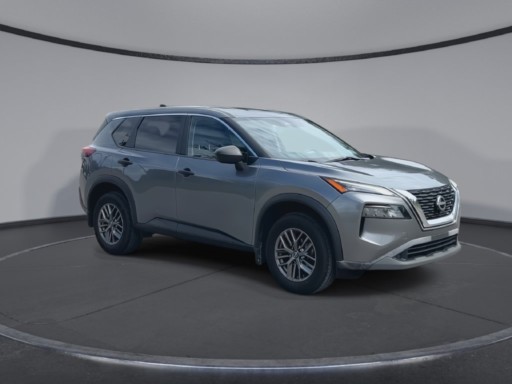 Used 2023 Nissan Rogue S AWD/4WD image 2
