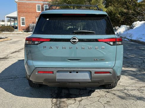 New 2026 Nissan Pathfinder SL image 4