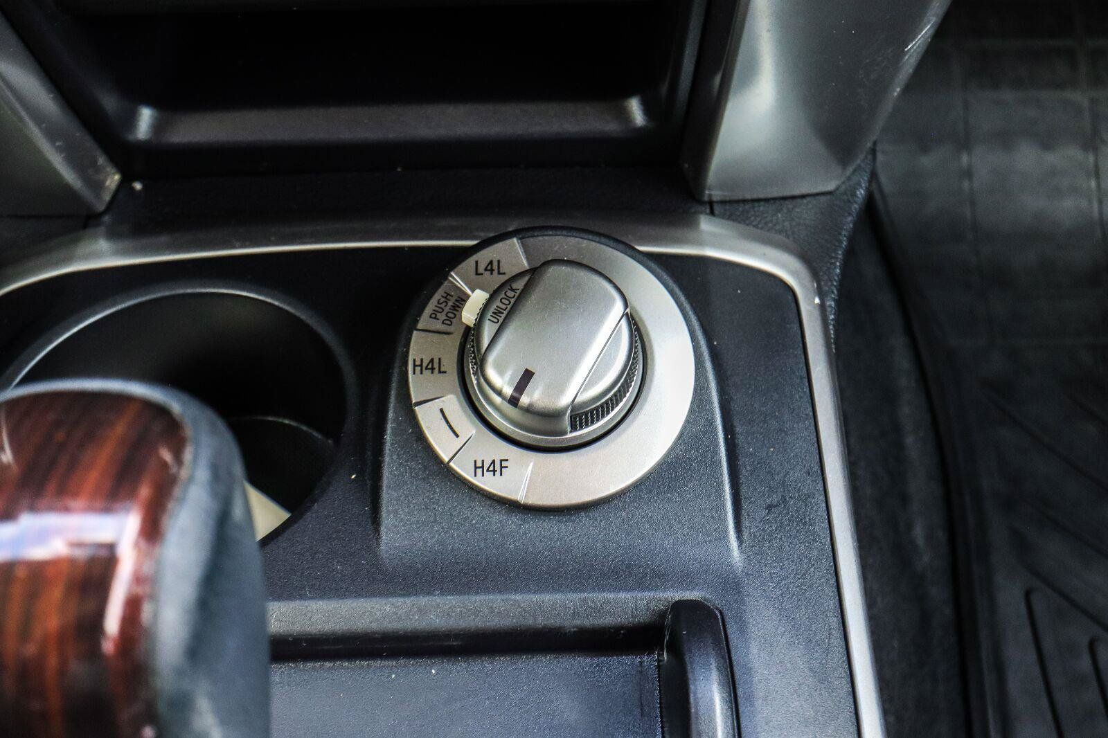 Used 2014 Toyota 4Runner Limited AWD/4WD image 29