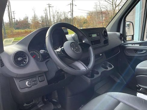 Used 2025 Mercedes-Benz Sprinter 2500 image 13