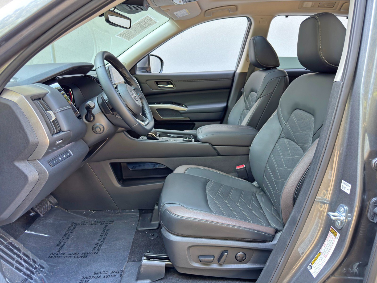 Used 2025 Nissan Pathfinder Platinum w/ Cargo Package AWD/4WD image 15