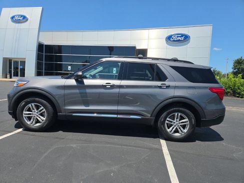 Used 2021 Ford Explorer XLT w/ Equipment Group 202A AWD/4WD image 4