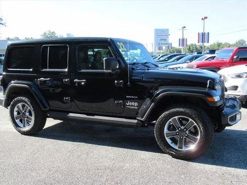 Used 2022 Jeep Wrangler Unlimited Sahara w/ LED Lighting Group AWD/4WD image 2