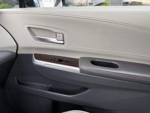 Used 2023 Toyota Sienna XLE image 37