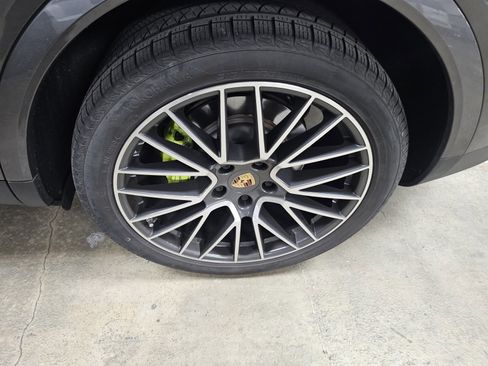 Used 2019 Porsche Cayenne E-Hybrid image 10