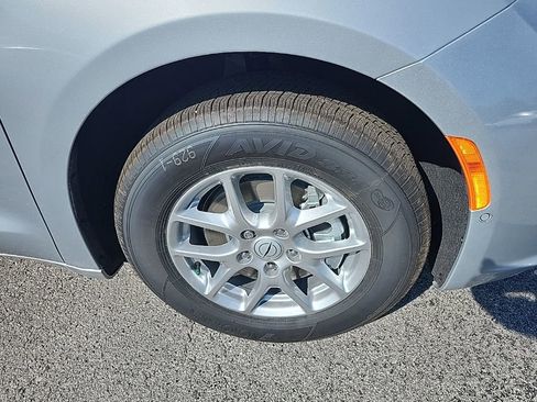 New 2026 Chrysler Pacifica Select image 14