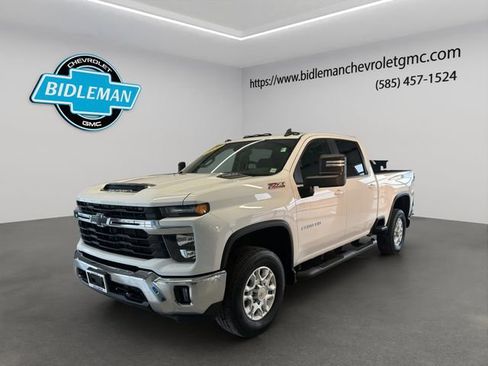 Used 2024 Chevrolet Silverado 2500 LT image 3