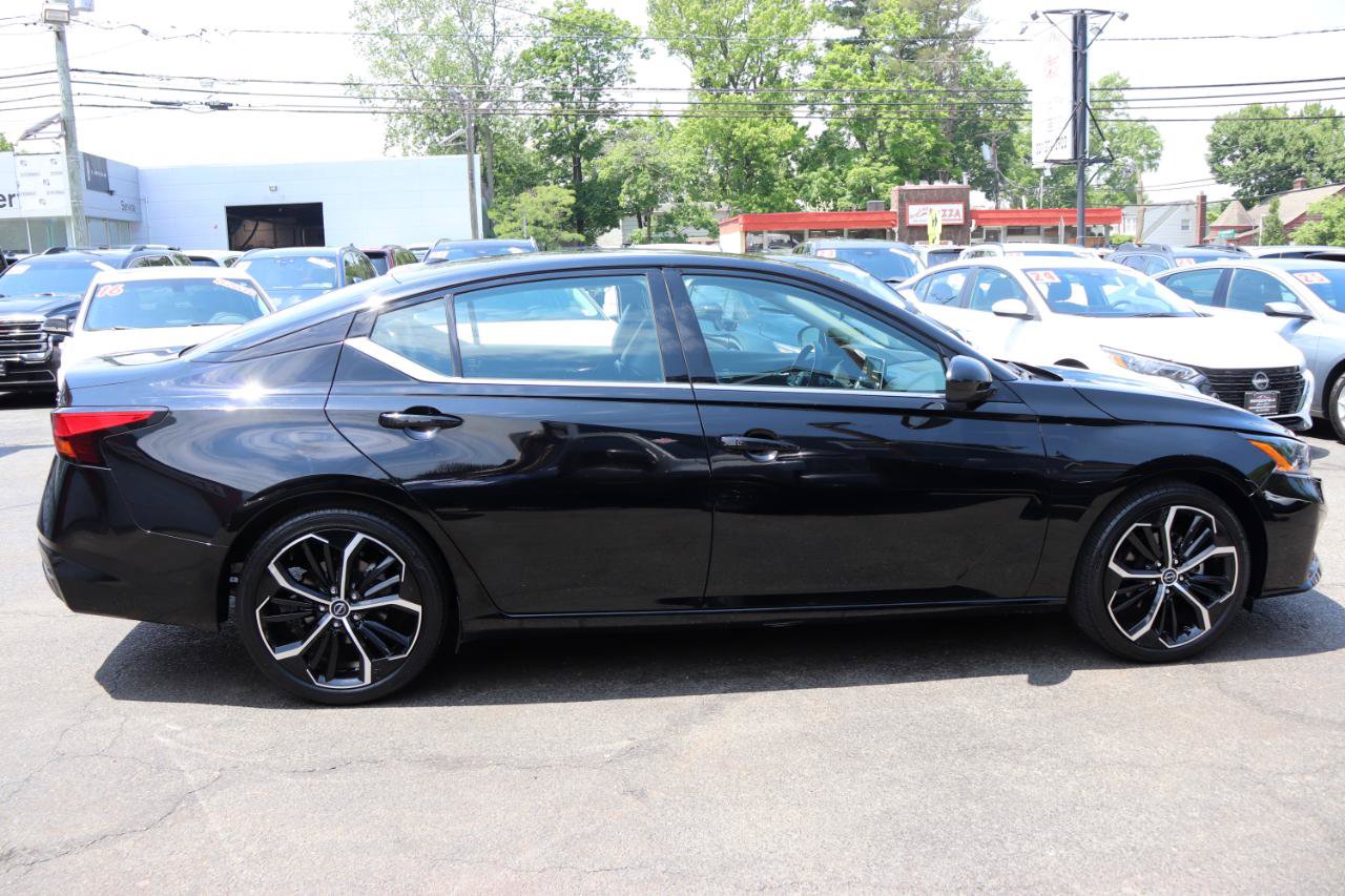 Used 2024 Nissan Altima 2.5 SR FWD image 6