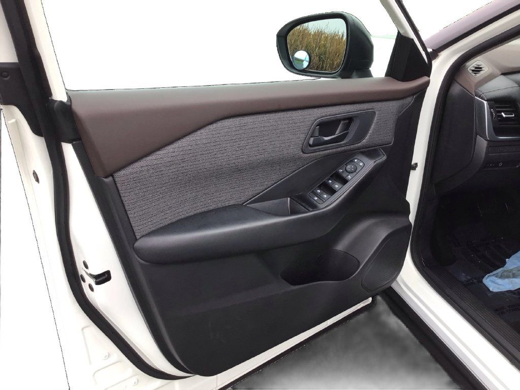 Used 2023 Nissan Rogue S AWD/4WD image 20