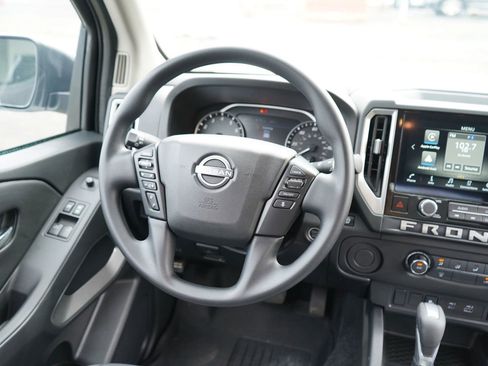 Used 2025 Nissan Frontier SV image 18