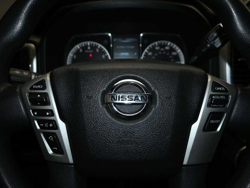 Used 2017 Nissan Titan SV AWD/4WD image 11