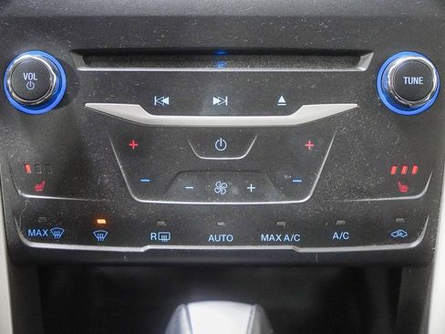 Used 2015 Ford Fusion SE w/ Equipment Group 202A image 32