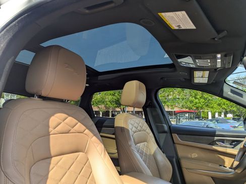 Used 2023 Jaguar F-PACE S AWD/4WD image 32